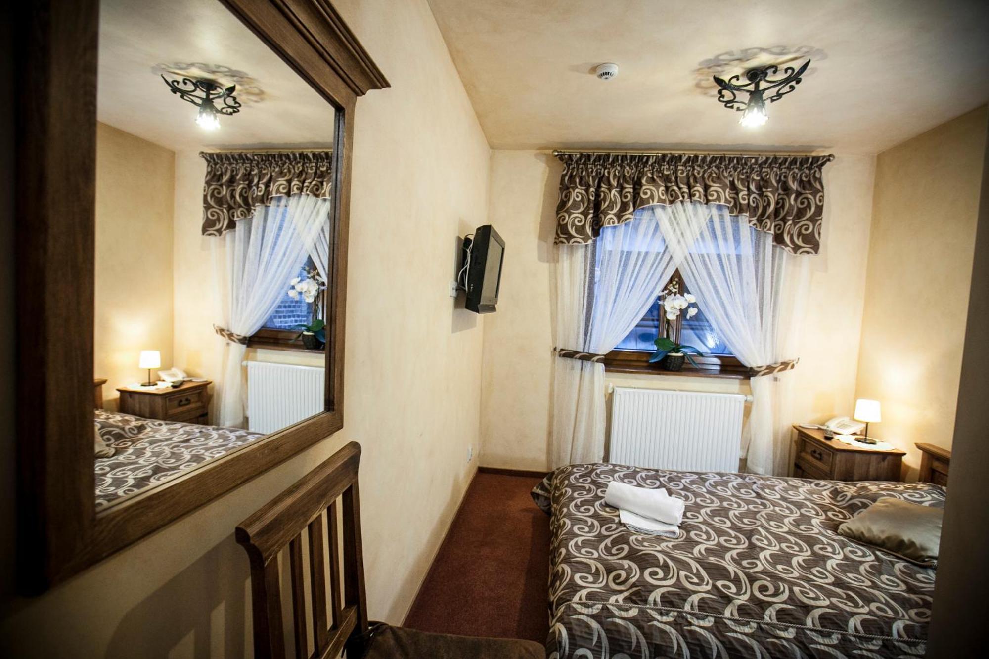 Hotel Dwor Karolowka Zakopane Ngoại thất bức ảnh