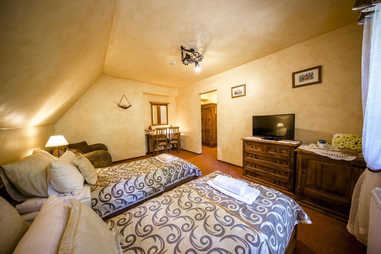 Hotel Dwor Karolowka Zakopane Ngoại thất bức ảnh