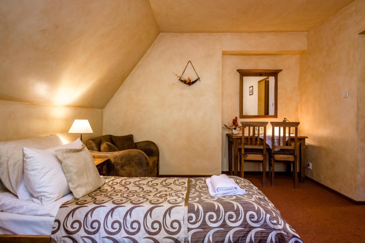 Hotel Dwor Karolowka Zakopane Ngoại thất bức ảnh